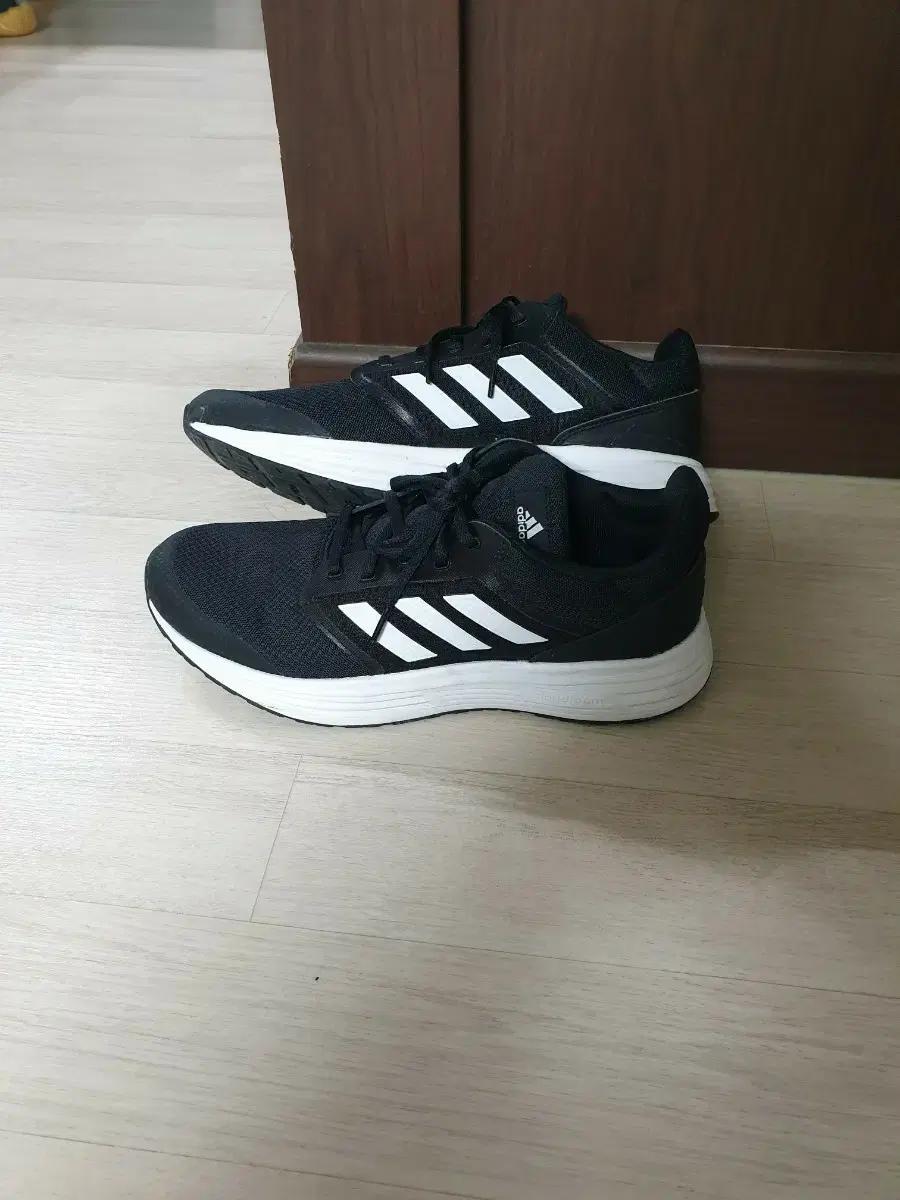 아디다스운동화 270  새것