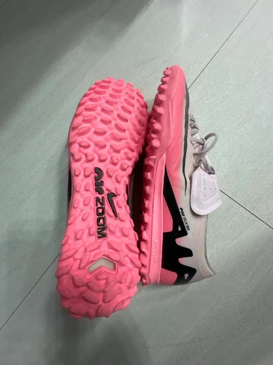 나이키 줌 핑크 축구화 풋살화