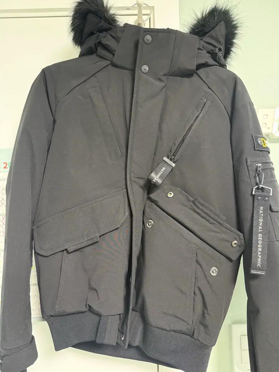 내셔널지오그래픽 블랙 패딩 점퍼