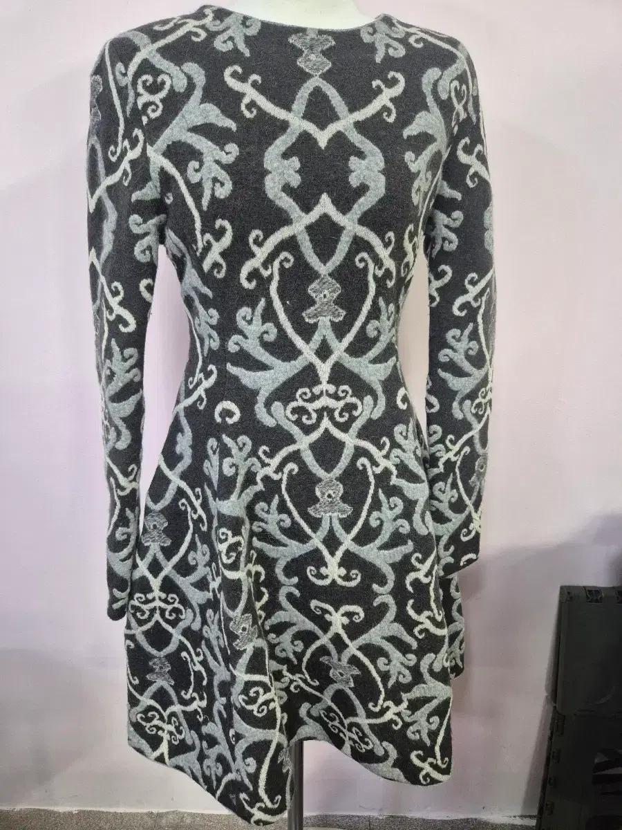 DEWL. 패턴 니트 롱원피스