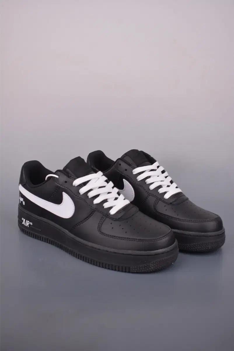 나이키 에어포스 1 블랙 컬러 새상품