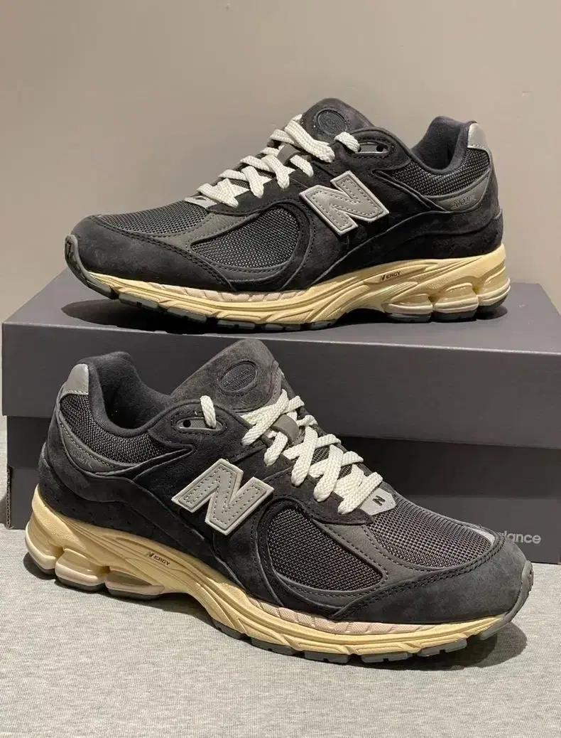 뉴발란스 ML2002RHO 그레이 카본 컬러 캐주얼 러닝화