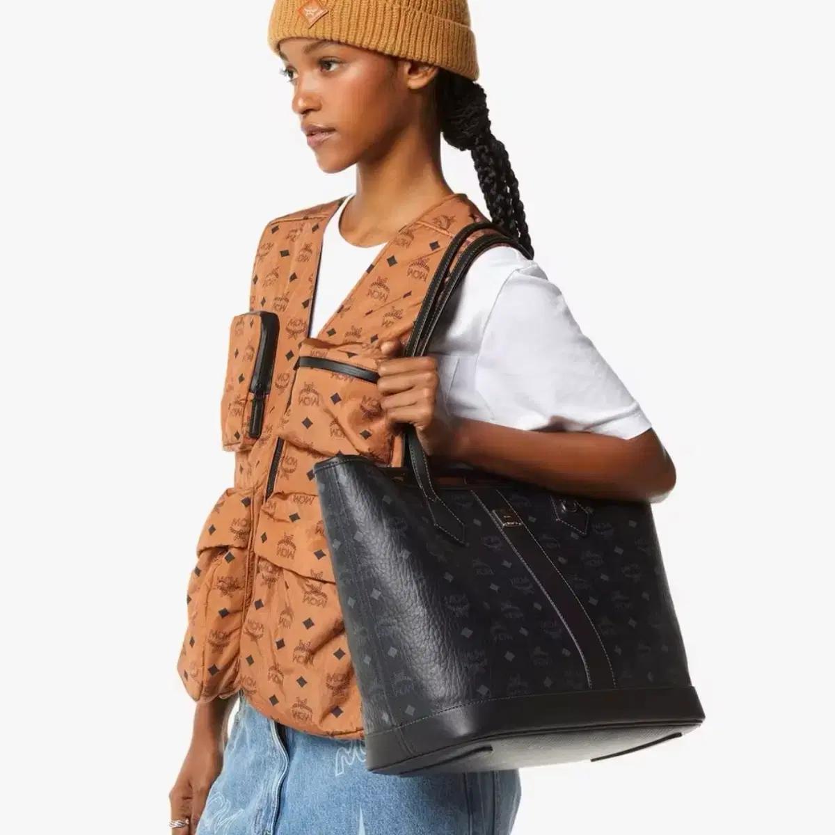 (새상품) MCM New Liz 리즈 비세토스 쇼퍼 엠씨엠 가방 미디엄