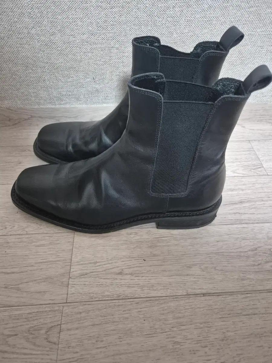 무신사스탠다드 스퀘어토 첼시부츠 260