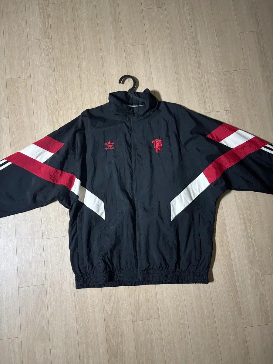 아디다스 맨유 바람막이