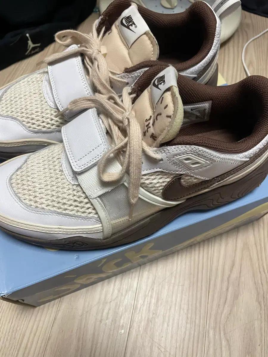 275)나이키 트래비스 스캇 줌 필드 잭스 초콜릿