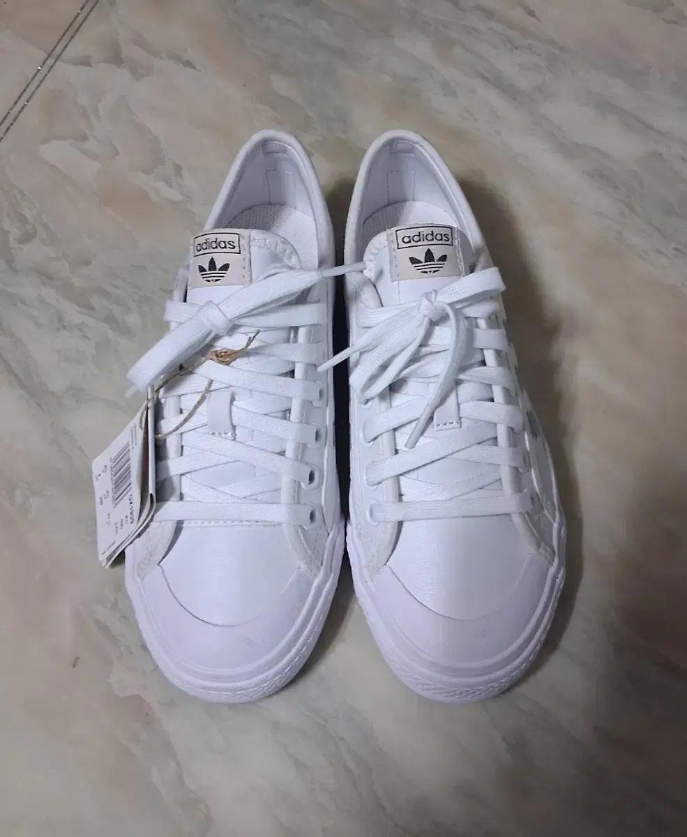 여성용 아디다스 스니커즈 운동화 (230)