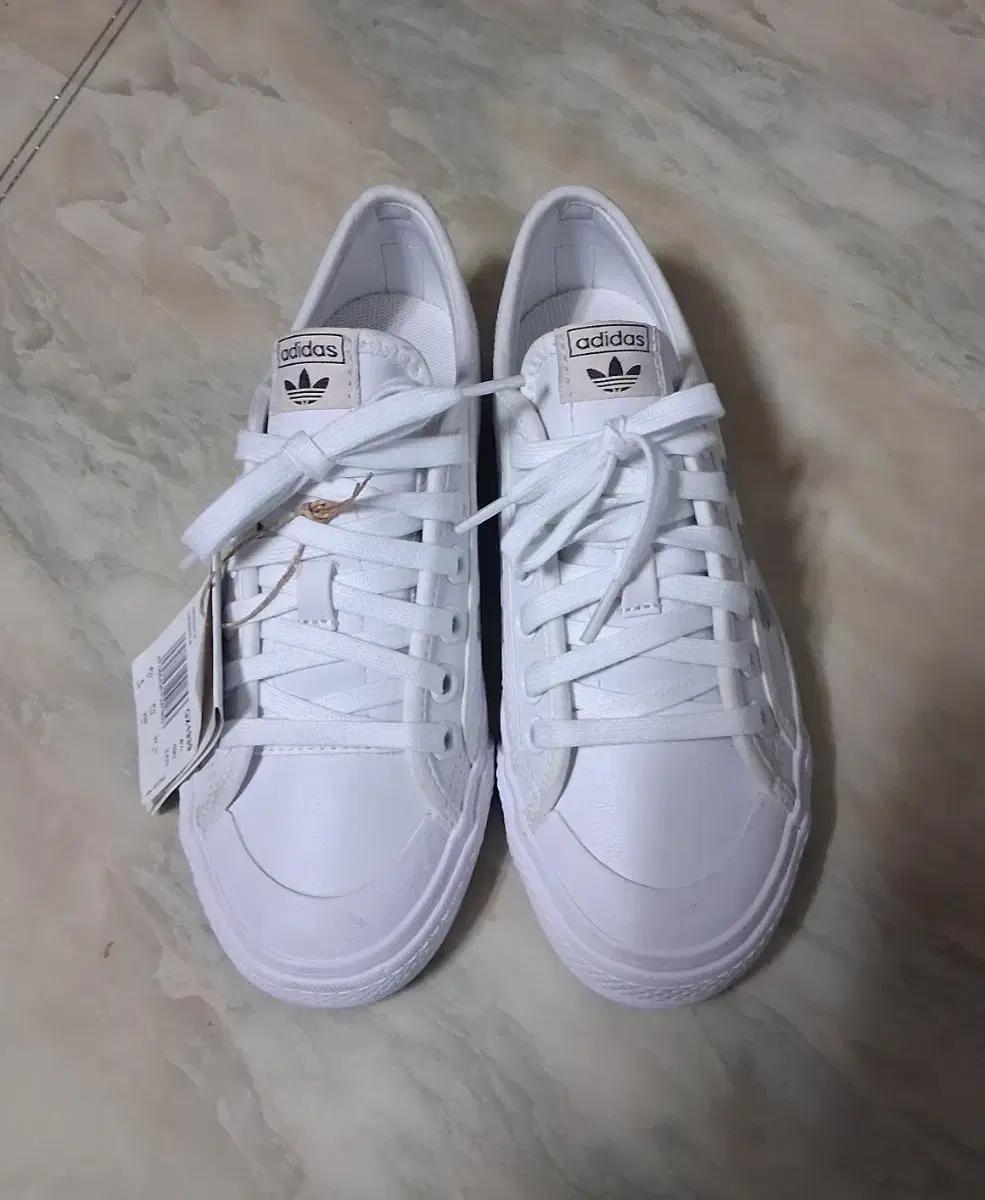 여성용 아디다스 스니커즈 운동화 (230)