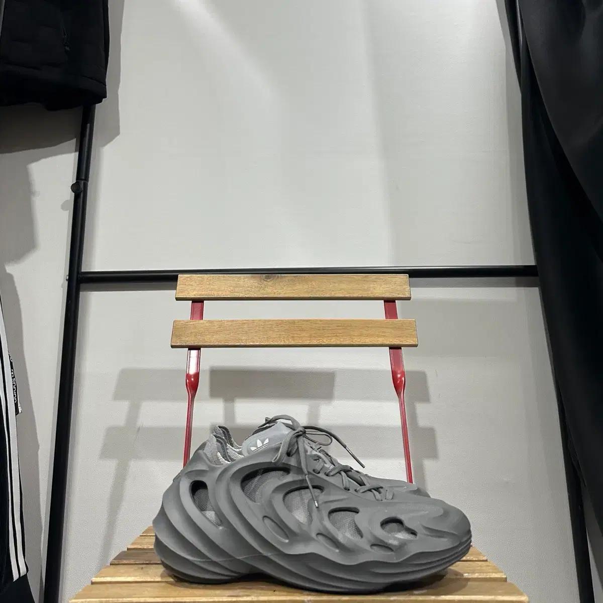 270) 아디다스 운동화 남성 남자 신발 아디폼 Q 그레이