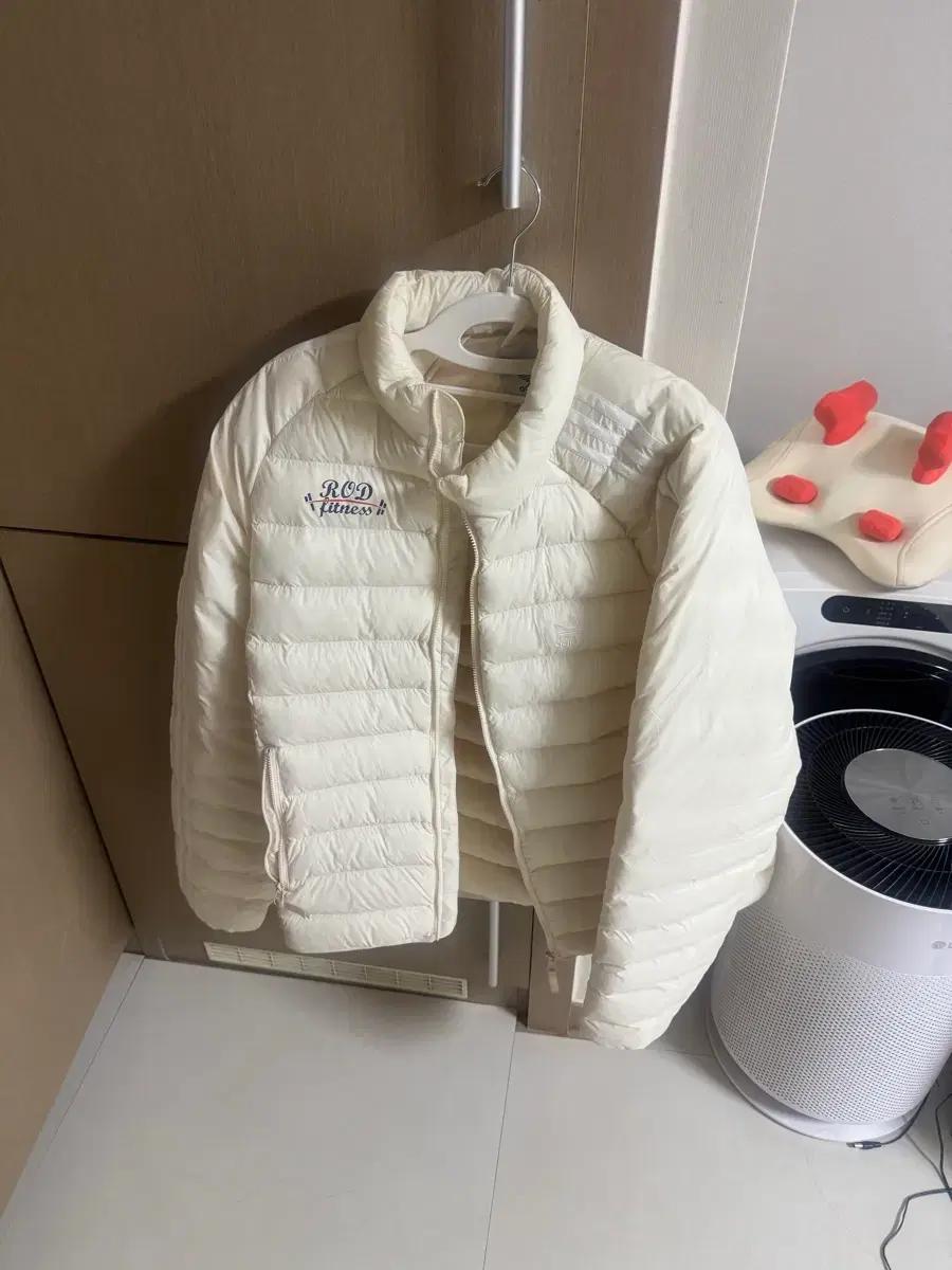 아디다스 아이보리 경량 패딩