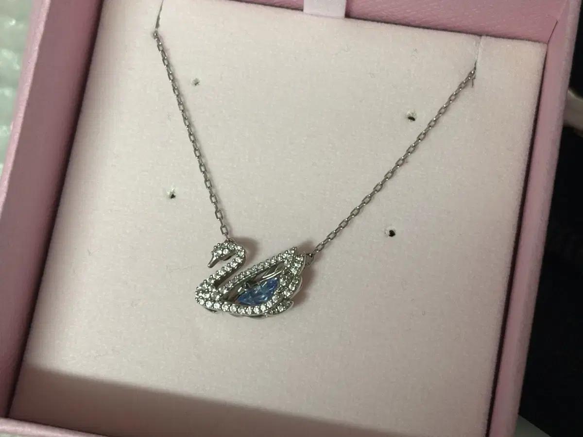 스와로브스키 백조 댄싱스완 블루 목걸이 네크리스