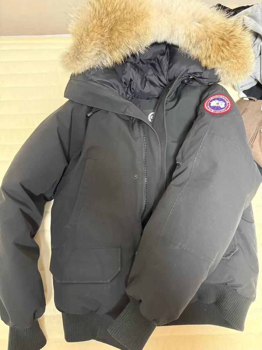 캐나다구스 칠리왁 봄버 s 22fw 새상품급