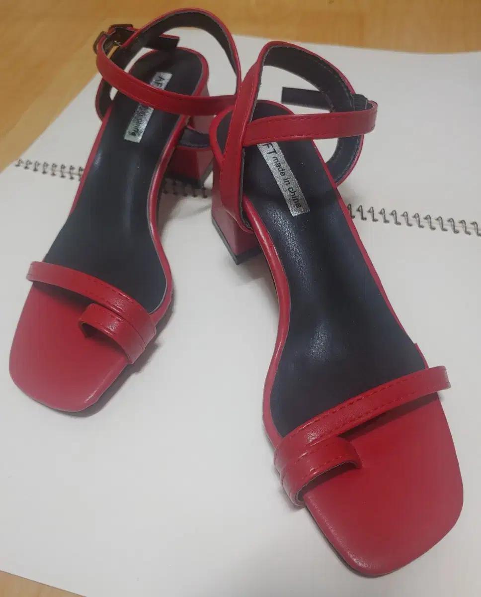 새상품) 레드 샌들힐 36 230mm