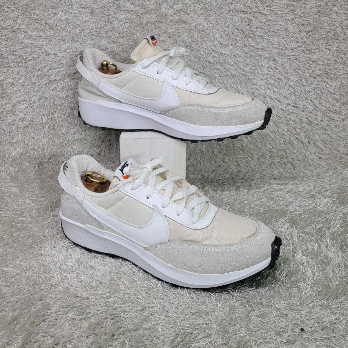 구제짱짱맨 290 나이키 와플 데뷰 화이트 스니커즈