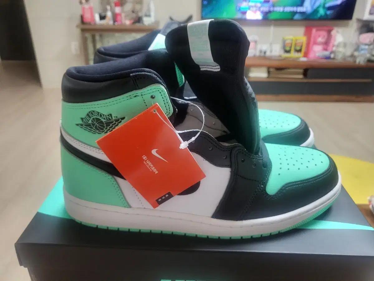 새상품조던 1 레트로 하이 OG 그린 글로우 285