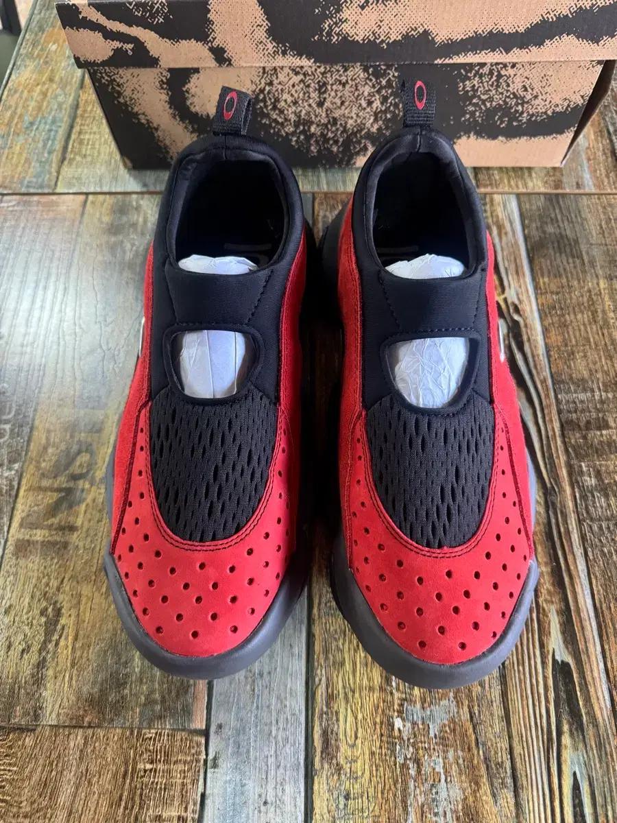 [새상품] 오클리 팩토리팀 브레인데드 스웨이드 플래시 샌들 285사이즈