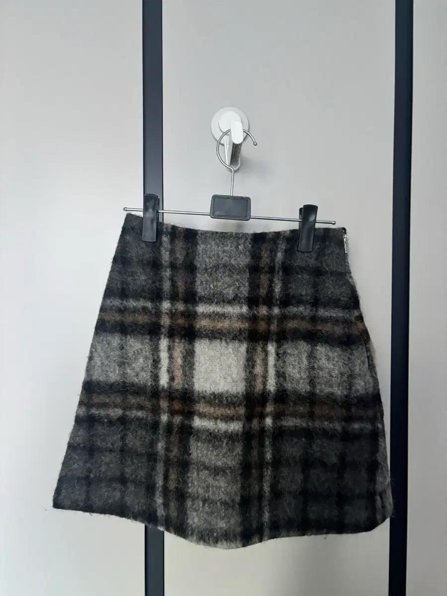 Cos 헤어리 체크 미니스커트 32