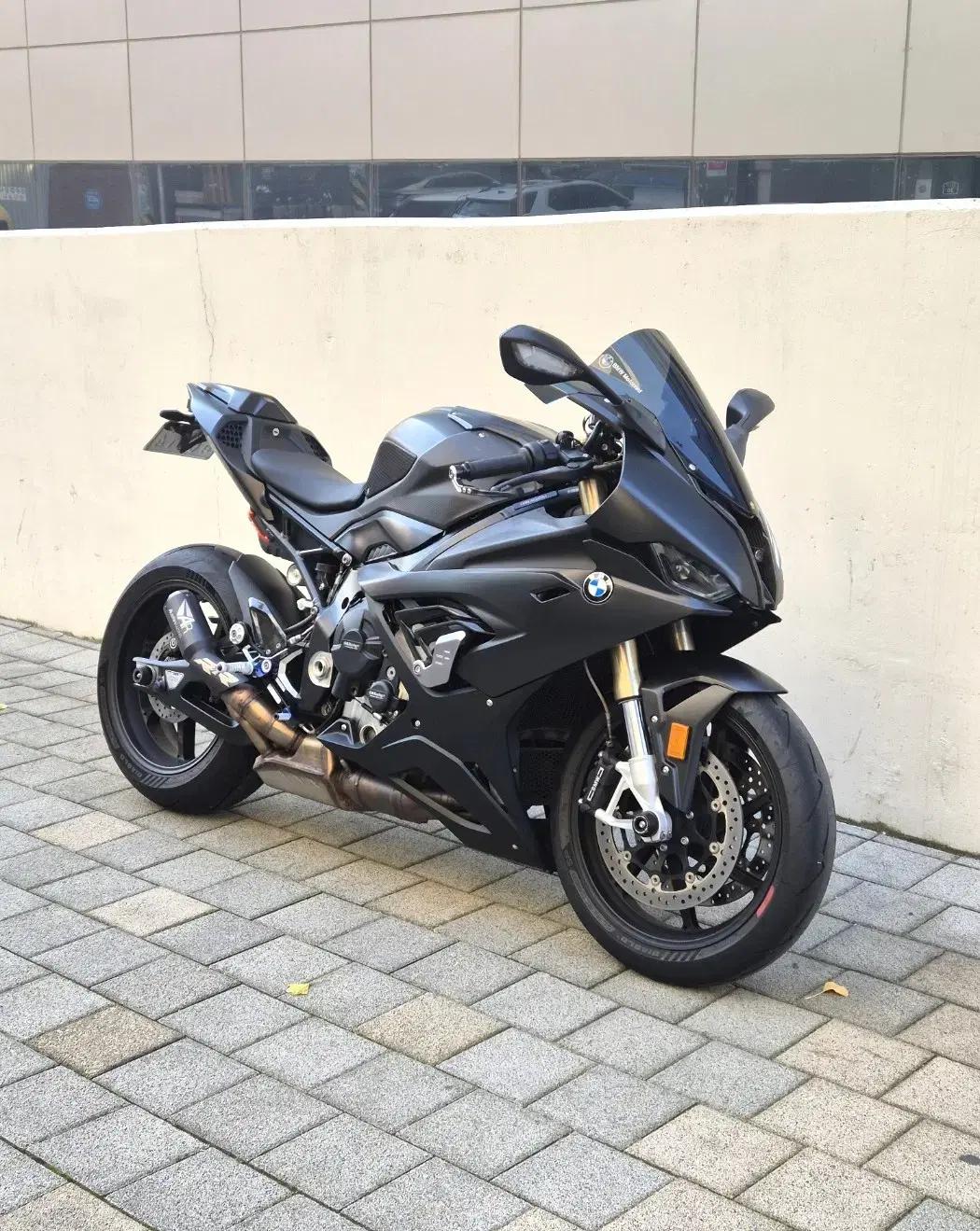 2020년식 2만키로 BMW S1000RR 새엔진교체 판매합니다.