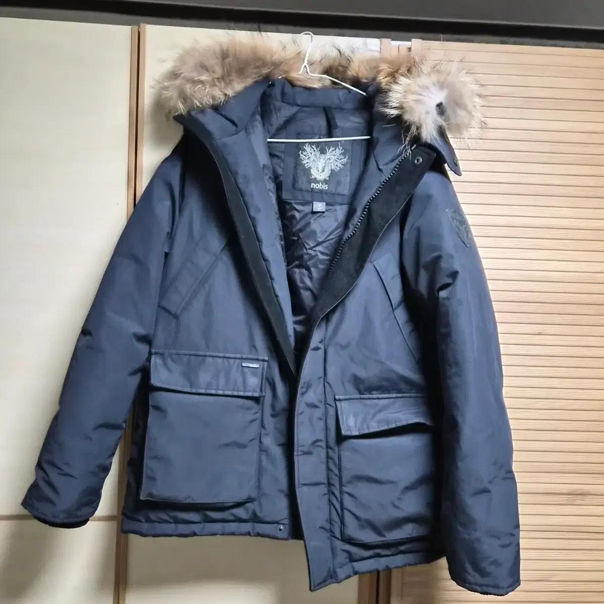 노비스 패딩 회색 남성 점퍼