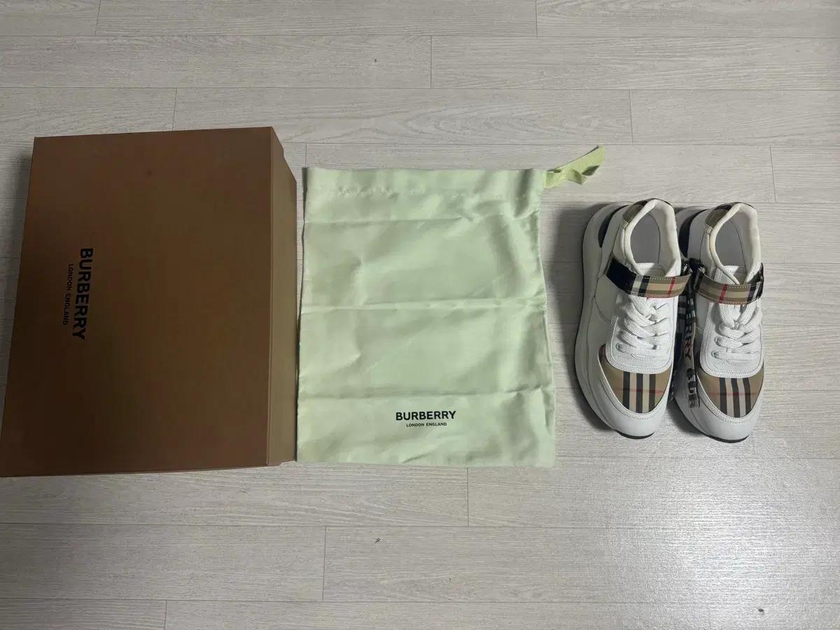 버버리 스니커즈 운동화