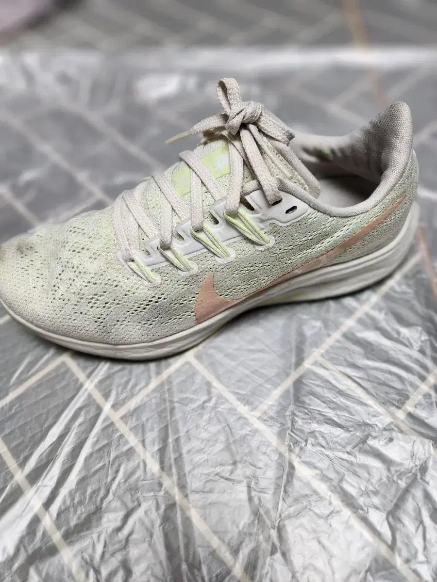 11)나이키 에어 줌 페가수스 235