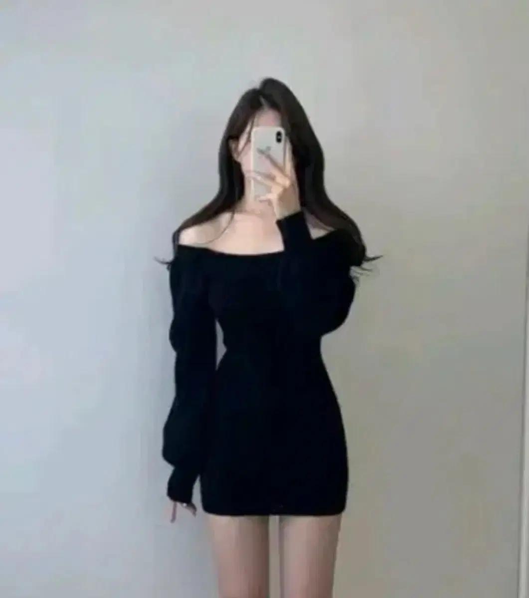 (반택포) 블랙업 오프숄더 겨울니트 미니원피스