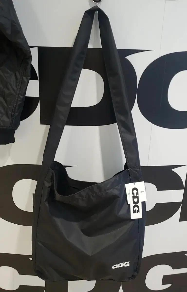 꼼데가르송 CDG 숄더백 거의 새거