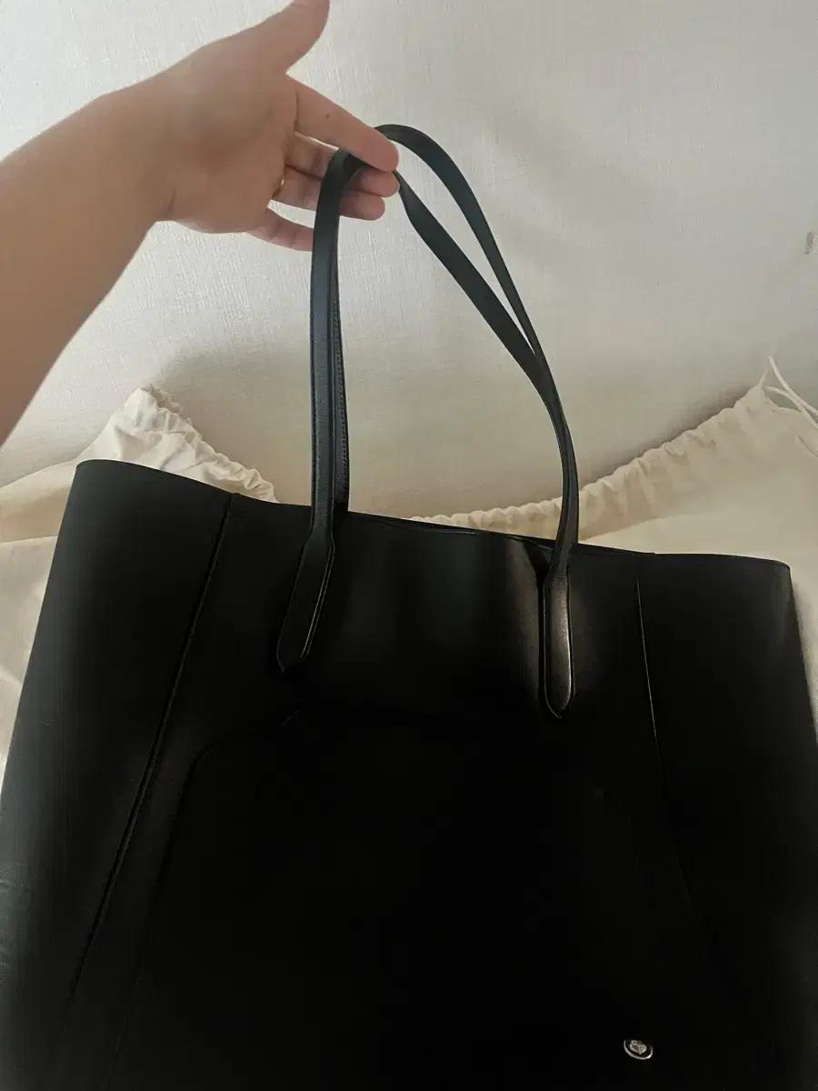 로로피아나 세비아 가방