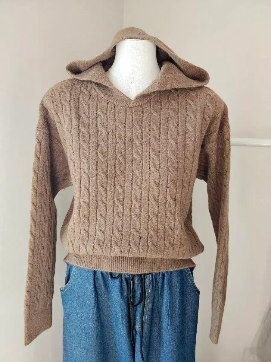 케이블 니트 후드 브이넥 스웨터