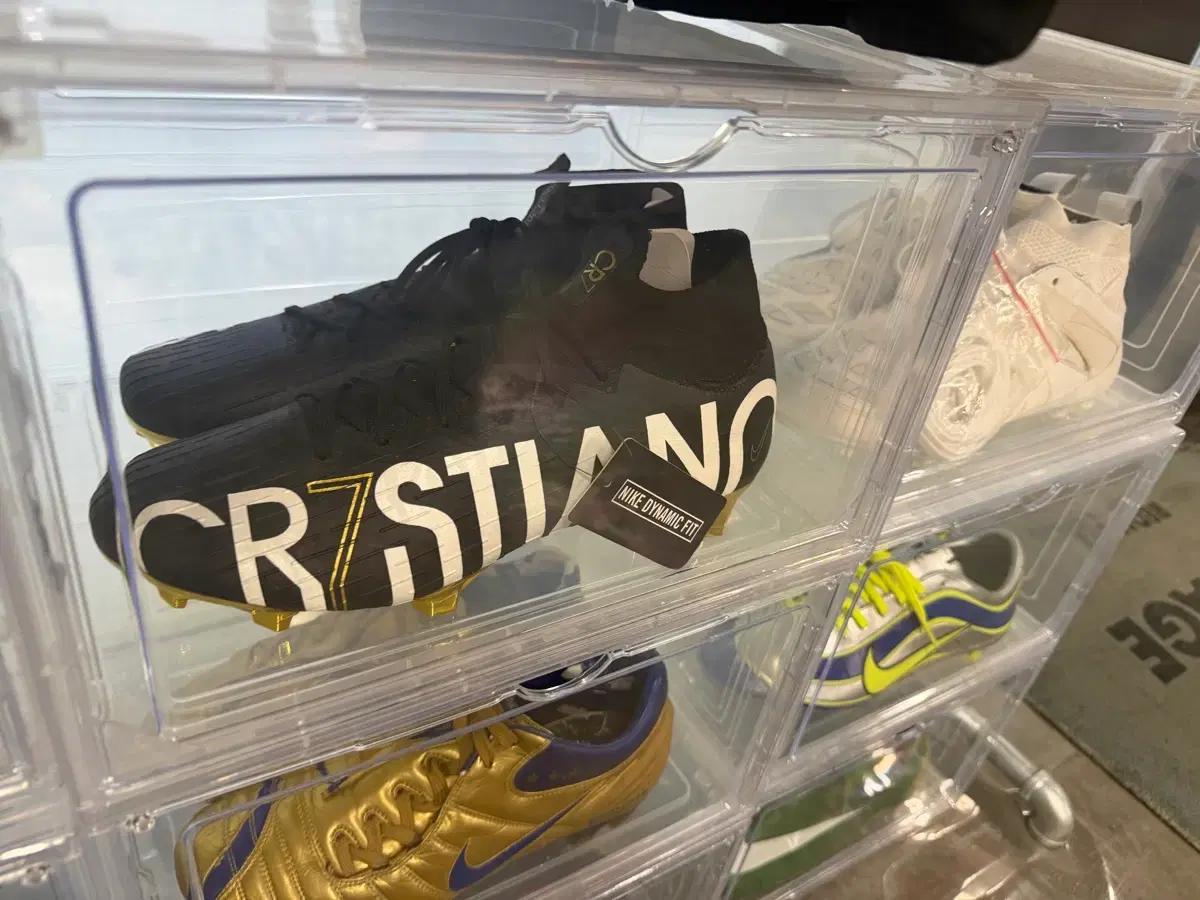 Cr7 호날두 축구화 한정판 NIKE