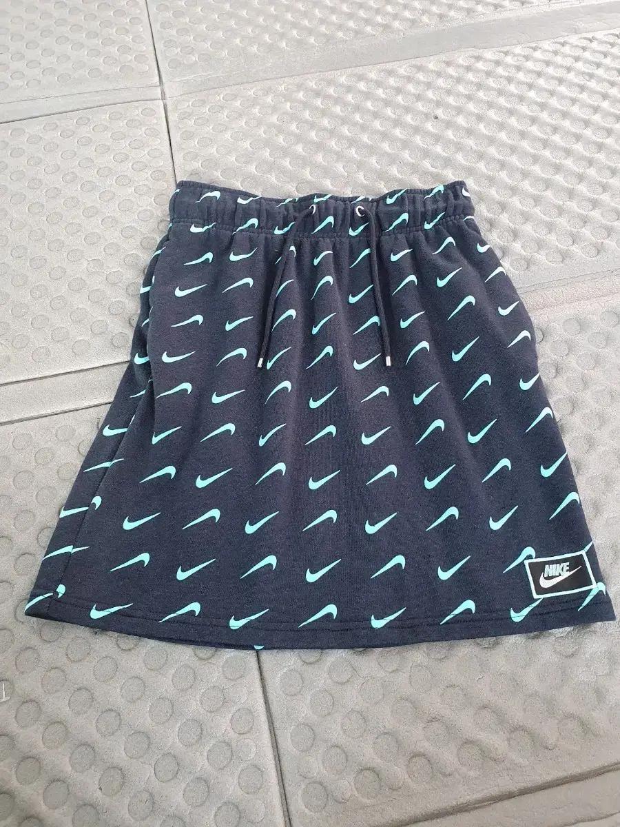 나이키 스우시 패턴 스커트 블랙/블루