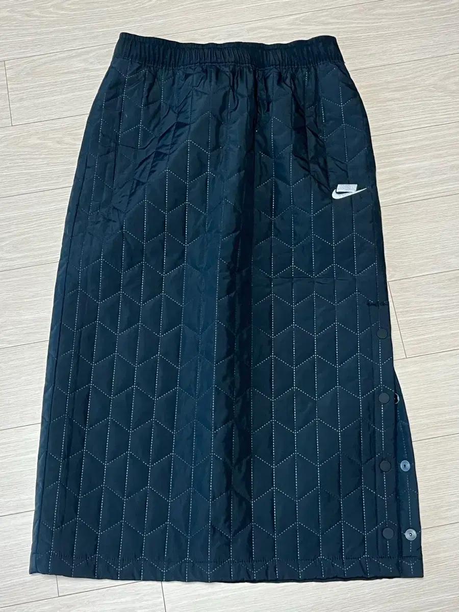 (거의새것) 나이키 정품 퀼팅 패딩 롱 스커트 치마 블랙 S