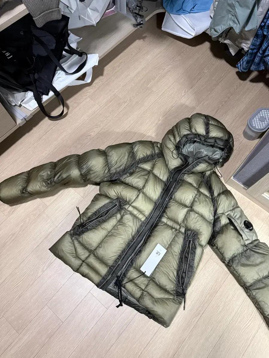 CP컴퍼니 DD쉘 패딩 자켓 펀가이그레이M