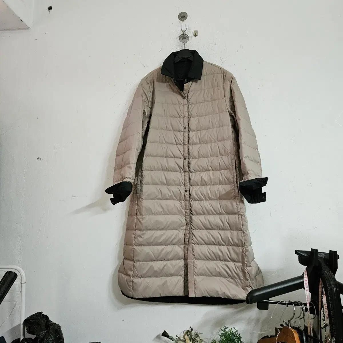 베이지 롱 경량 패딩 코트