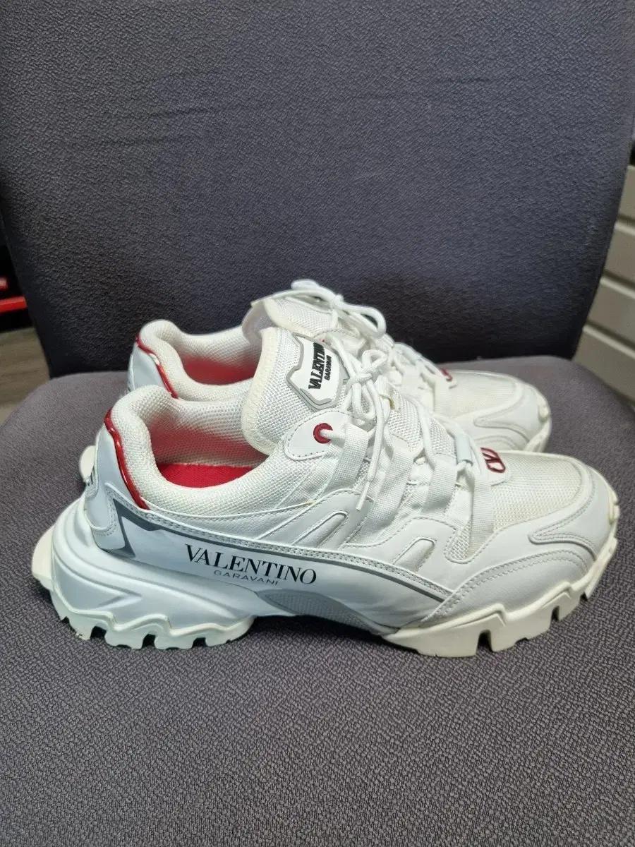 발렌티노 클라이머 스니커즈 42.5