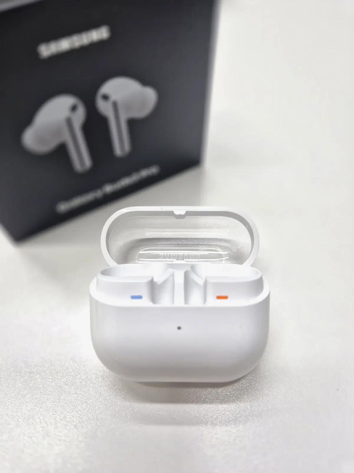 버즈3프로 화이트 본체(충전케이스) 단품/낱개/중고/삼성정품