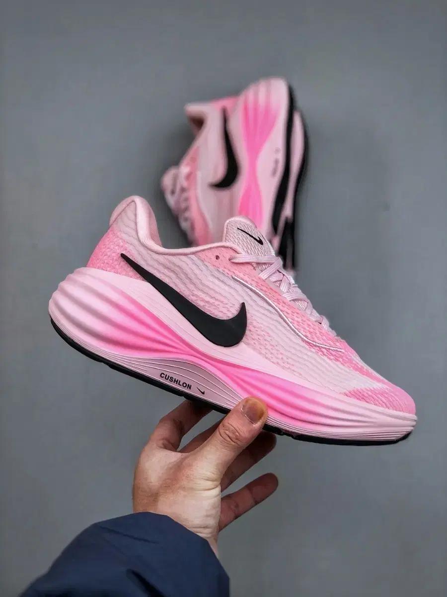 나이키 줌 보메로 핑크 러닝화