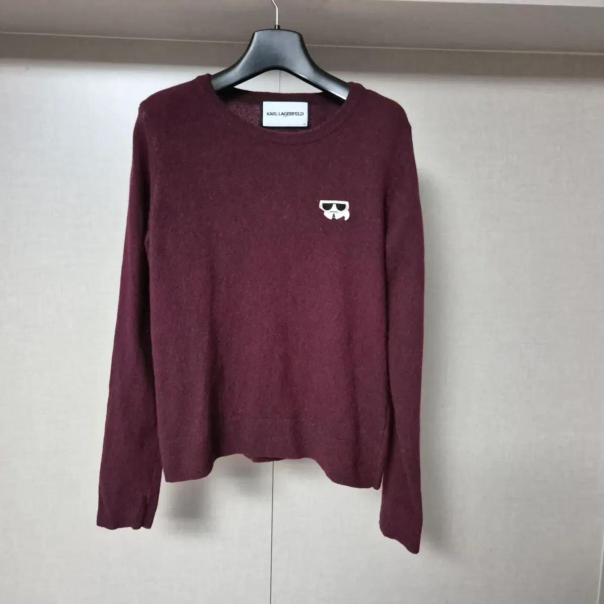 66)칼라거펠트 여성 버건디 울 니트