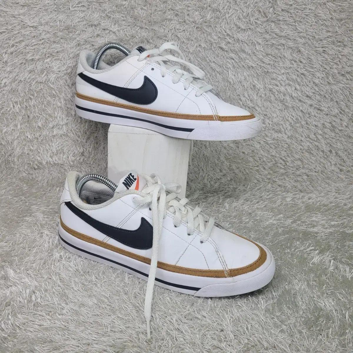 구제짱짱맨 실측220 나이키 코트 레거시 스니커즈