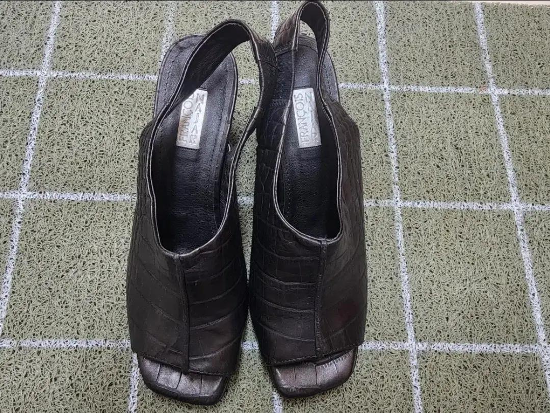 FRANCOIS NAIAS 여성 샌들 블랙