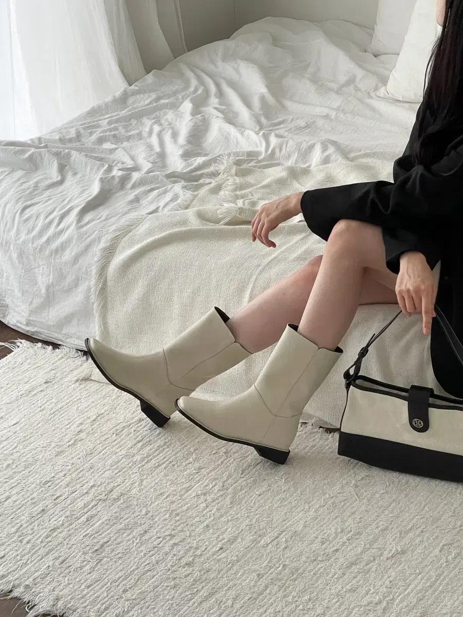 새상품 / 소가죽 미들부츠 245