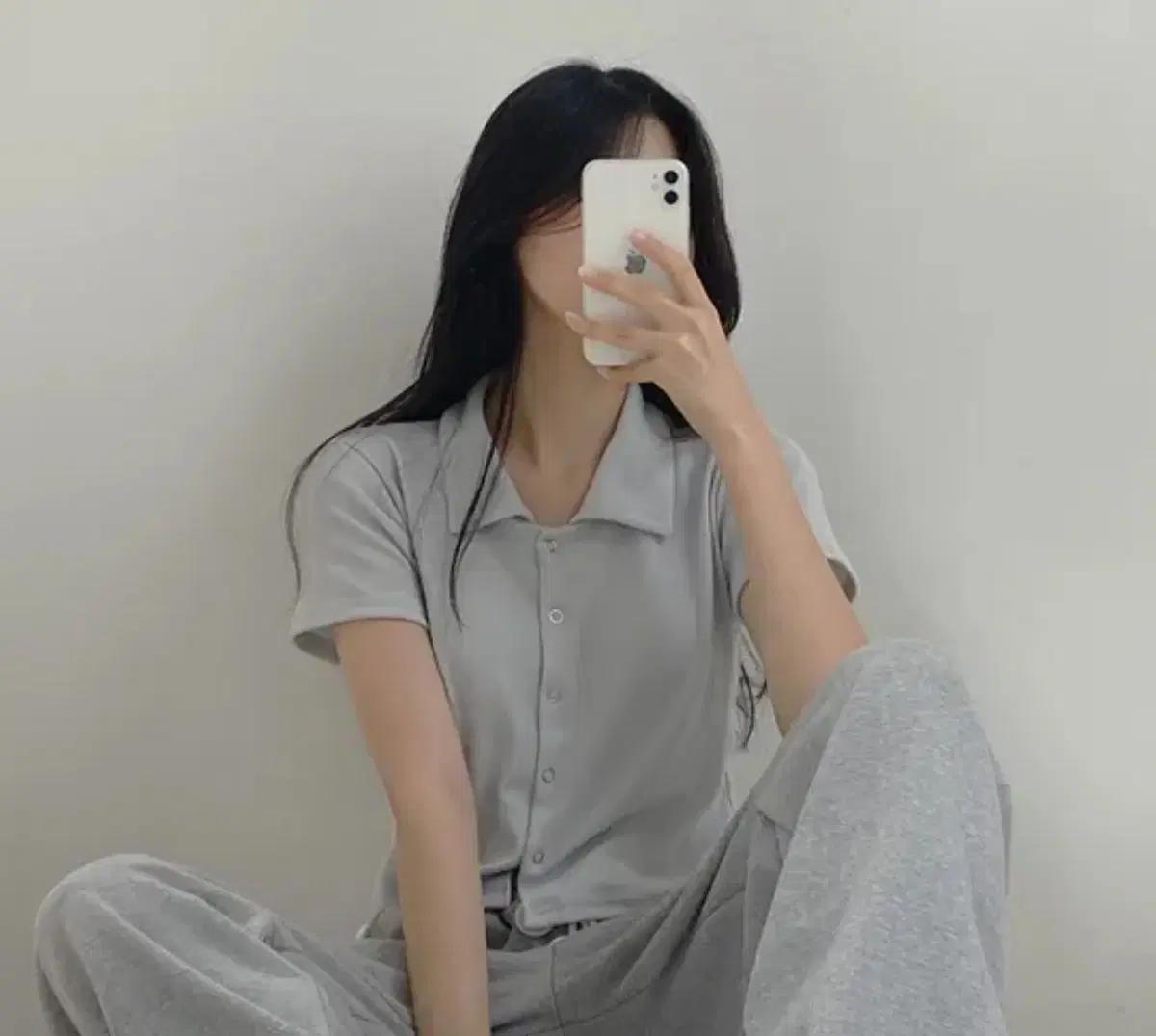 새상품)에이블리 카라넥 반팔 크롭 가디건 여름 니트