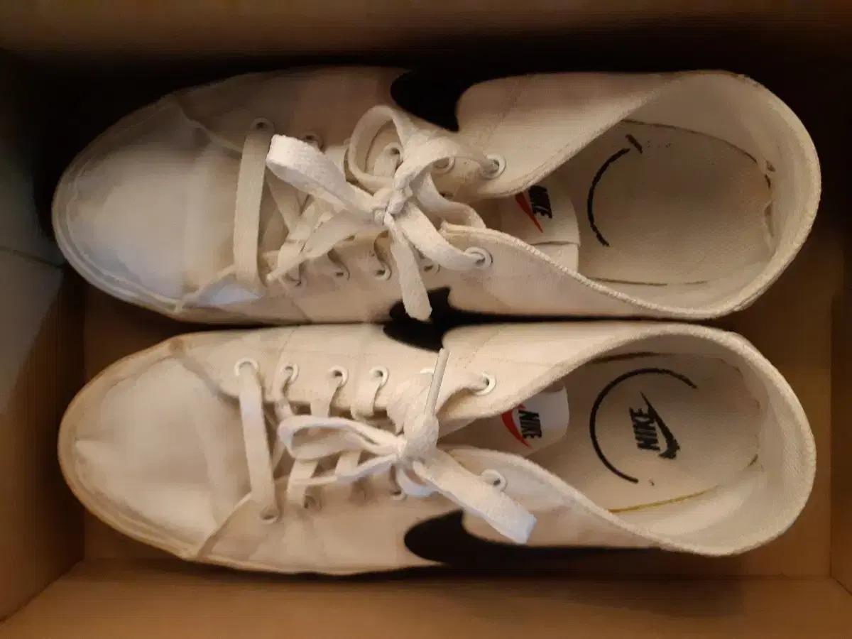 나이키 화이트 스니커즈 운동화