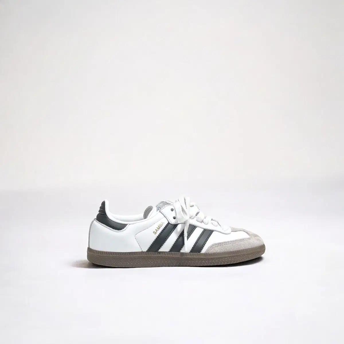 아디다스 삼바 OG 화이트 블랙 스니커즈 220