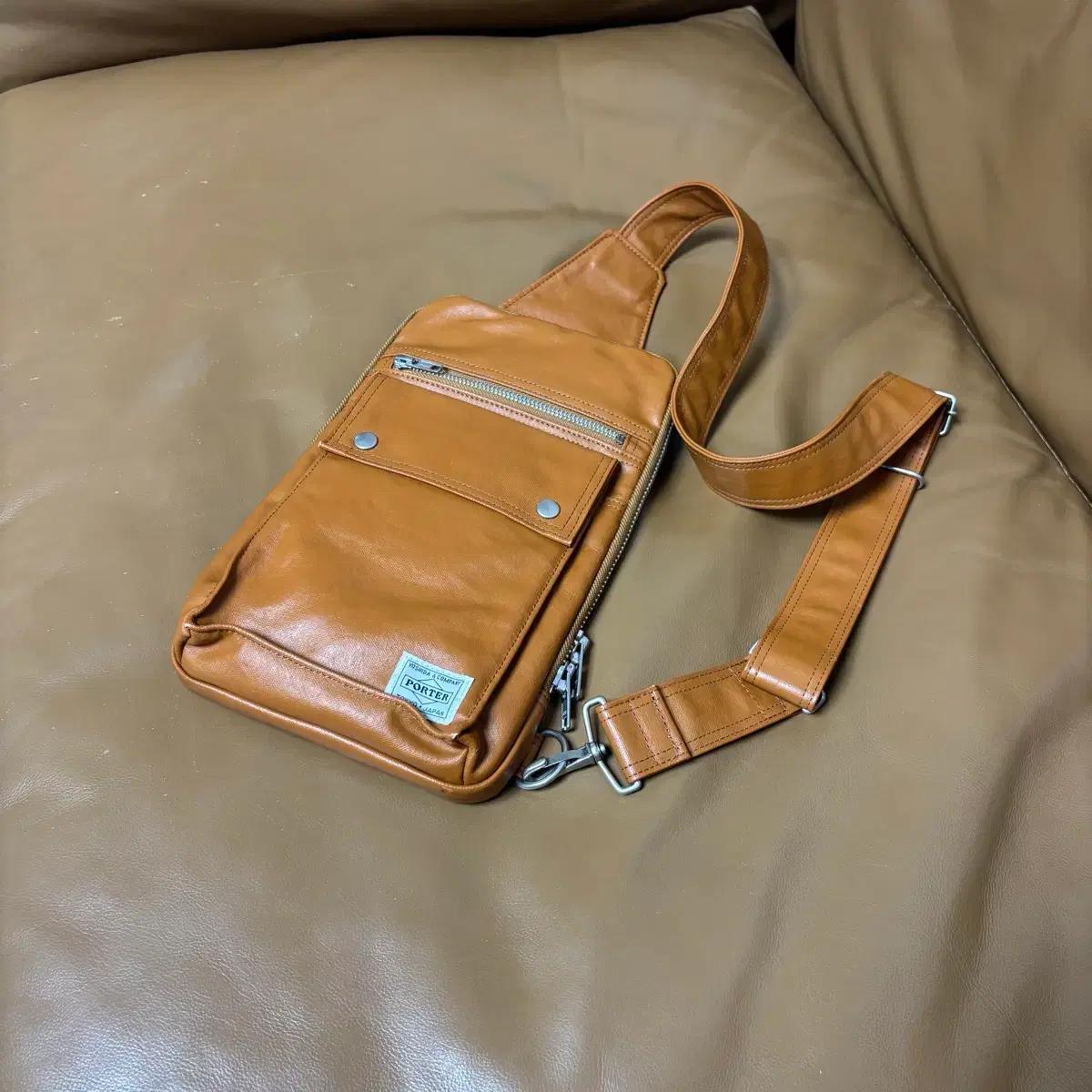 POTER 포터 슬링백 가방 카멜 브라운 (Camel Brown)