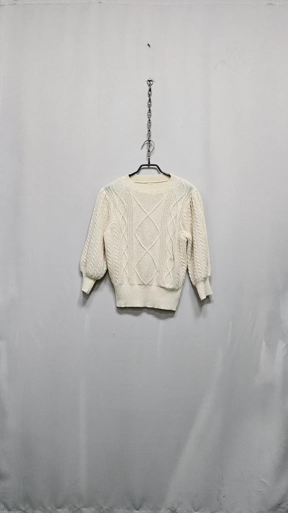 퍼프소매 크롭니트티