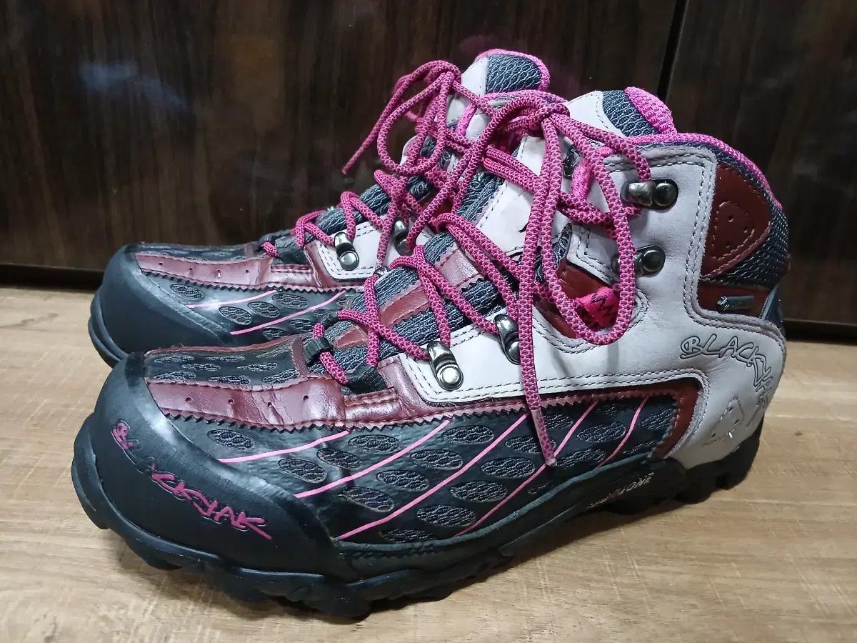 블랙야크 여성 고어텍스 등산화 핑크색255mm