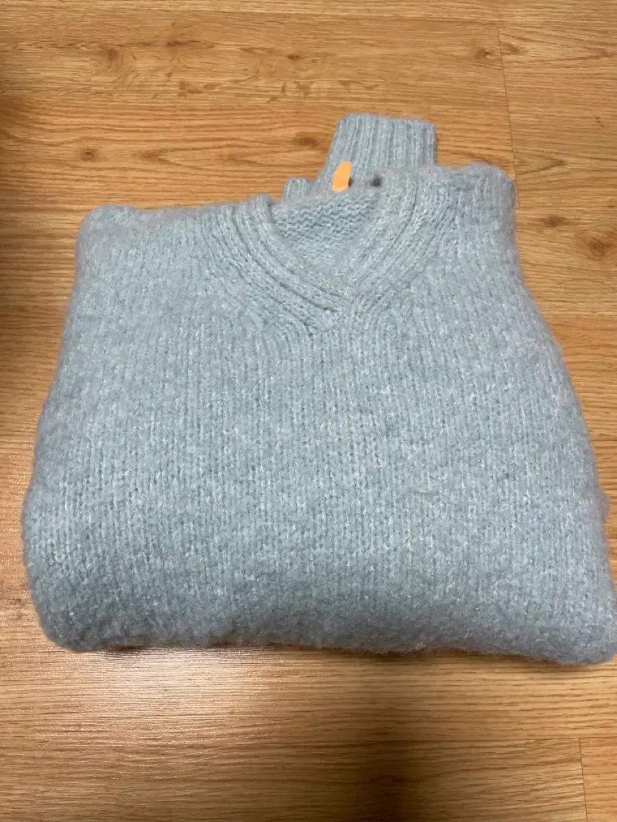 타낫 크롭 후드 니트