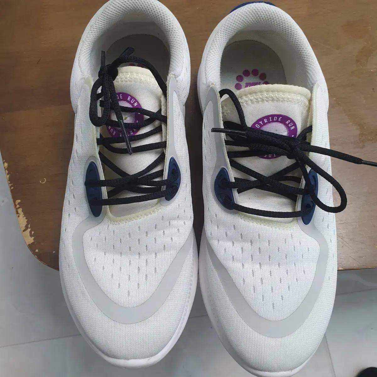 나이키 Joyride 런 흰색 운동화