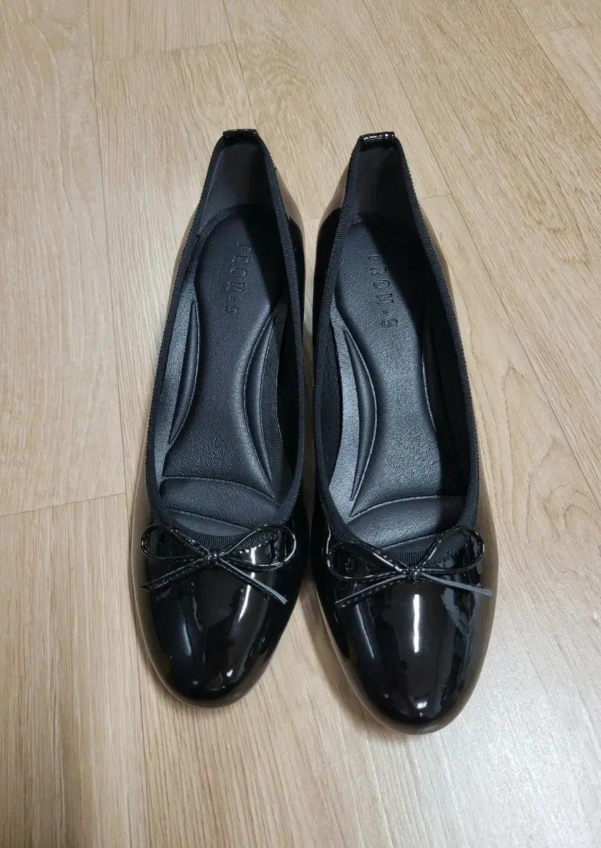 여성)에나멜 플랫 슈즈(새상품250m)